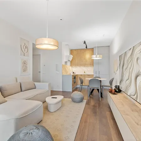 Lam Ivory Ac - Balcony