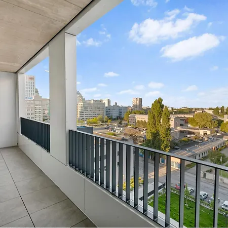 Lam Ivory Ac - Balcony