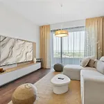 Lam Ivory Ac - Balcony *