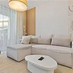 Lam Ivory Ac - Balcony *
